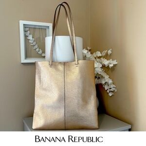 NEW! Banana Republic Effortless Tote in Rose Gold Metallic Pebble Leather